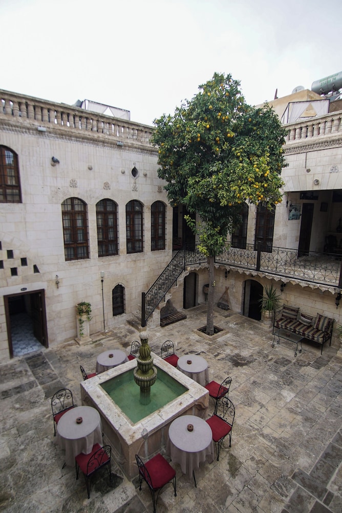 HAYATLI KONAK