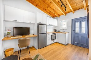 Olga Apt 4- Lovely Studio on Ground Floor