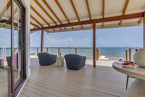 Magenta Caye Luxury Private Island Resort
