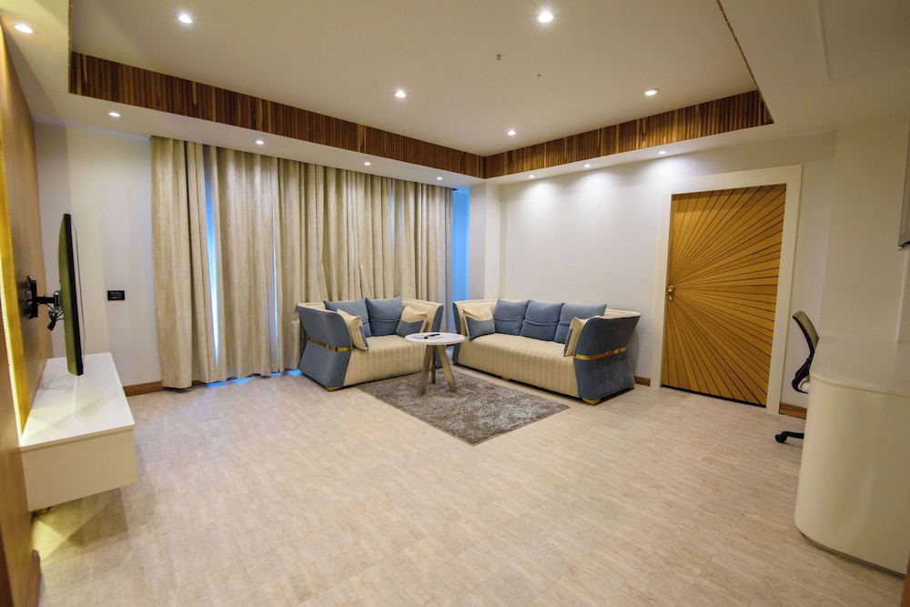 Emerald Hotel