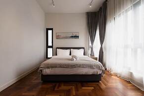 Mews Luxe Residence Apartments
