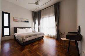 Mews Luxe Residence Apartments