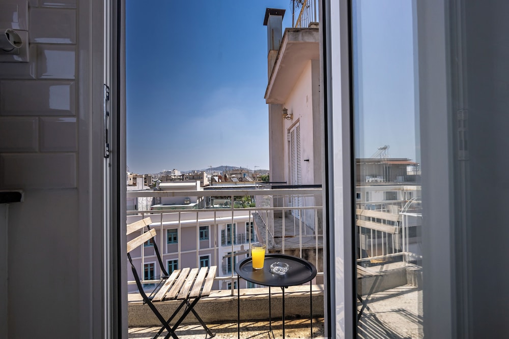 Chic Studio in Gazi Walk to Acropolis