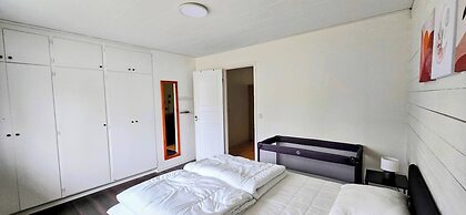 3BR Home Near Lake Vänern Covered Deck & BBQ