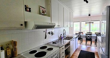 3BR Home Near Lake Vänern Covered Deck & BBQ