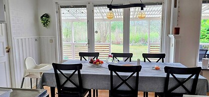3BR Home Near Lake Vänern Covered Deck & BBQ