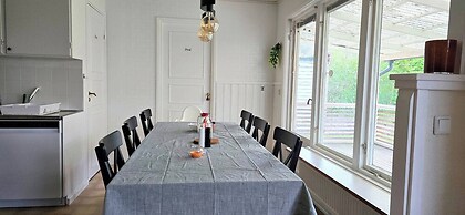 3BR Home Near Lake Vänern Covered Deck & BBQ