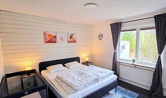 3BR Home Near Lake Vänern Covered Deck & BBQ