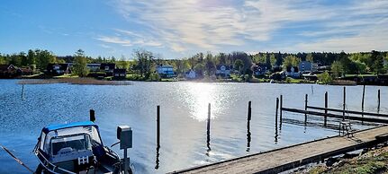 3BR Home Near Lake Vänern Covered Deck & BBQ