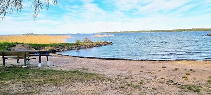 3BR Home Near Lake Vänern Covered Deck & BBQ