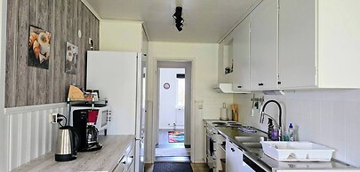 3BR Home Near Lake Vänern Covered Deck & BBQ