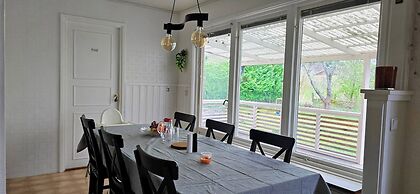 3BR Home Near Lake Vänern Covered Deck & BBQ