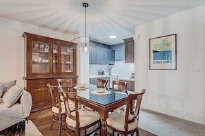 MAJESTIC 3-Bedroom Luxury Apartment
