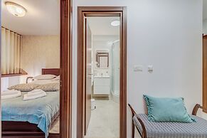 MAJESTIC 3-Bedroom Luxury Apartment