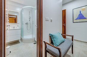 MAJESTIC 3-Bedroom Luxury Apartment