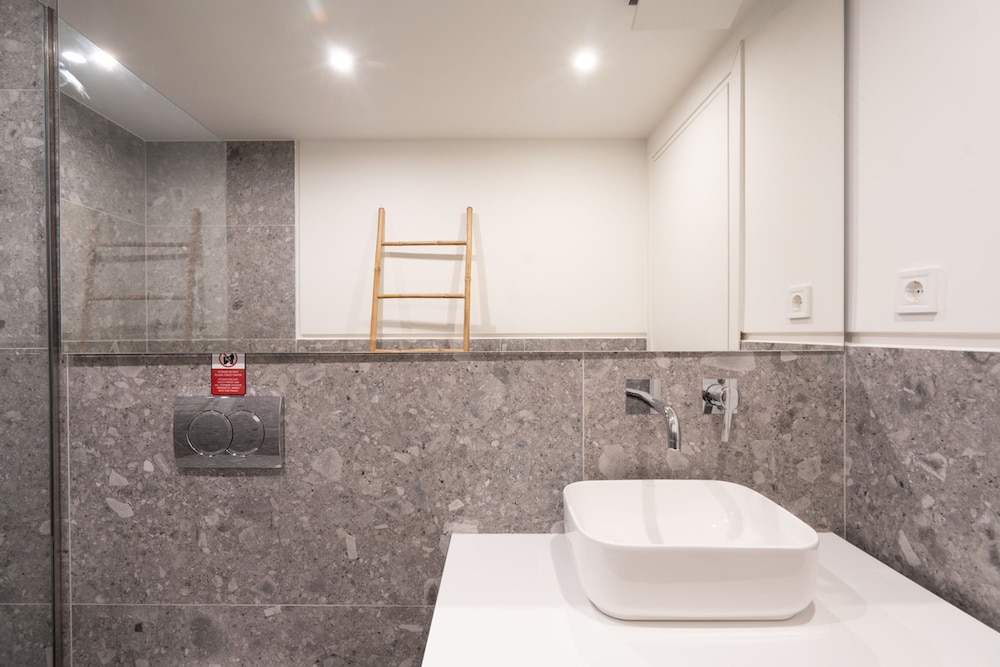 LIV Athinum 1 - Luxury Apartment 3A