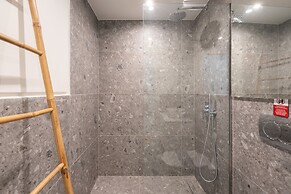 LIV Athinum 1 - Luxury Apartment 3A