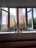 London Luxe Apartment - Spacious & Stylish