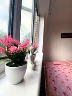 London Luxe Apartment - Spacious & Stylish