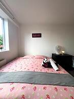 London Luxe Apartment - Spacious & Stylish