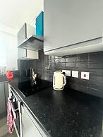 London Luxe Apartment - Spacious & Stylish