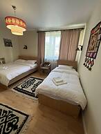 Sandyk At-Bashy Hotel