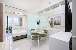 Chic Studio With Balcony & City View Near Airport