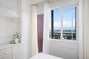 Chic Studio With Balcony & City View Near Airport