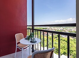 Chic Studio With Balcony & City View Near Airport