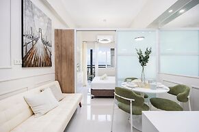 Chic Studio With Balcony & City View Near Airport