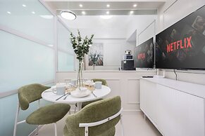 Chic Studio With Balcony & City View Near Airport