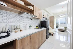 Chic Studio With Balcony & City View Near Airport