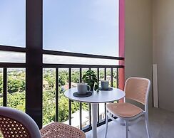 Chic Studio With Balcony & City View Near Airport