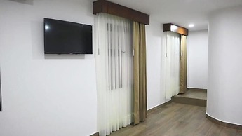 Aura Hotel