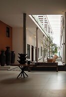 Aura Hotel