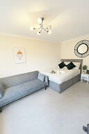 2 Bed Apartment - Sleeps 4 - Parking - Wifi
