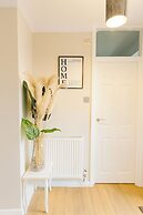 2 Bed Apartment - Sleeps 4 - Parking - Wifi