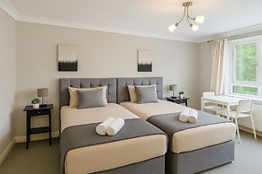 2 Bed Apartment - Sleeps 4 - Parking - Wifi
