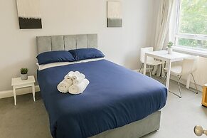 2 Bed Apartment - Sleeps 4 - Parking - Wifi
