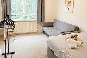 2 Bed Apartment - Sleeps 4 - Parking - Wifi
