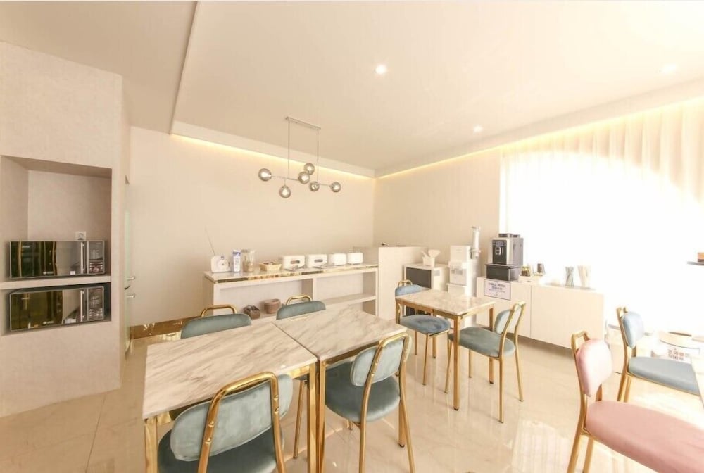 Signature Denbasta Hotel