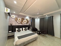Paramhans Hotel