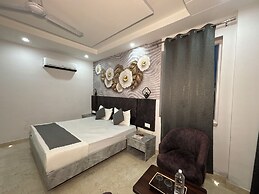 Paramhans Hotel
