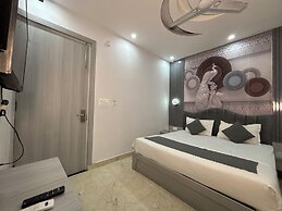 Paramhans Hotel