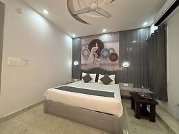 Paramhans Hotel