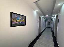 Paramhans Hotel