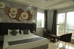 Paramhans Hotel