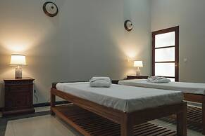 Blue Marlin 6-BR Villa Singaraja Bali