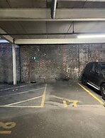 City Centre & Parking 2 Bed Ap