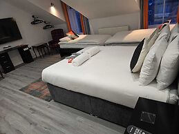 Mayfield Suites